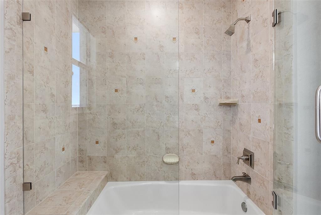 En Venta: $3,495,000 (3 camas, 3 baños, 3186 Pies cuadrados)