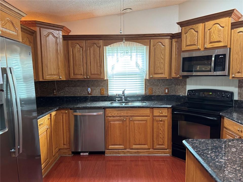 В аренду: $1,800 (2 спален, 2 ванн, 1144 Квадратных фут)