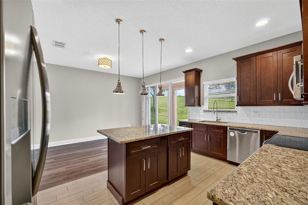 En Venta: $560,000 (4 camas, 3 baños, 2908 Pies cuadrados)