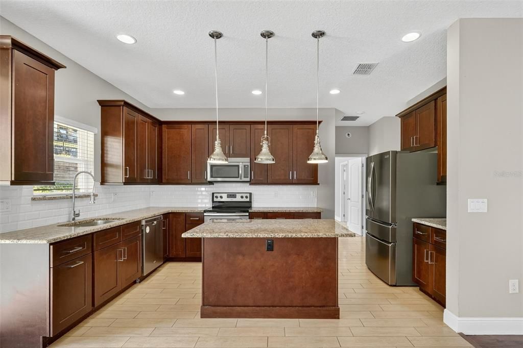 En Venta: $560,000 (4 camas, 3 baños, 2908 Pies cuadrados)