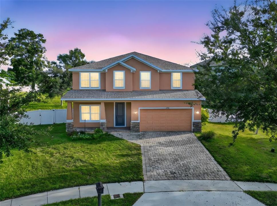 En Venta: $560,000 (4 camas, 3 baños, 2908 Pies cuadrados)