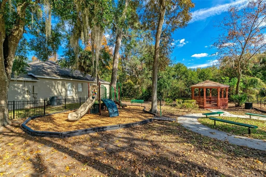 En Venta: $560,000 (4 camas, 3 baños, 2908 Pies cuadrados)