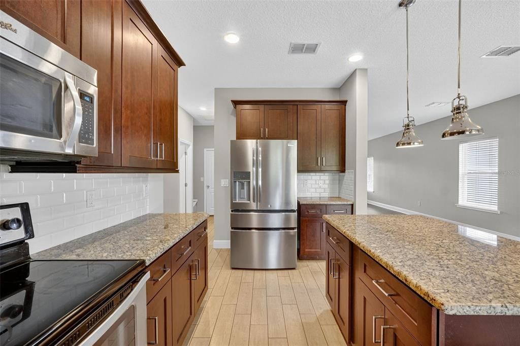 En Venta: $560,000 (4 camas, 3 baños, 2908 Pies cuadrados)