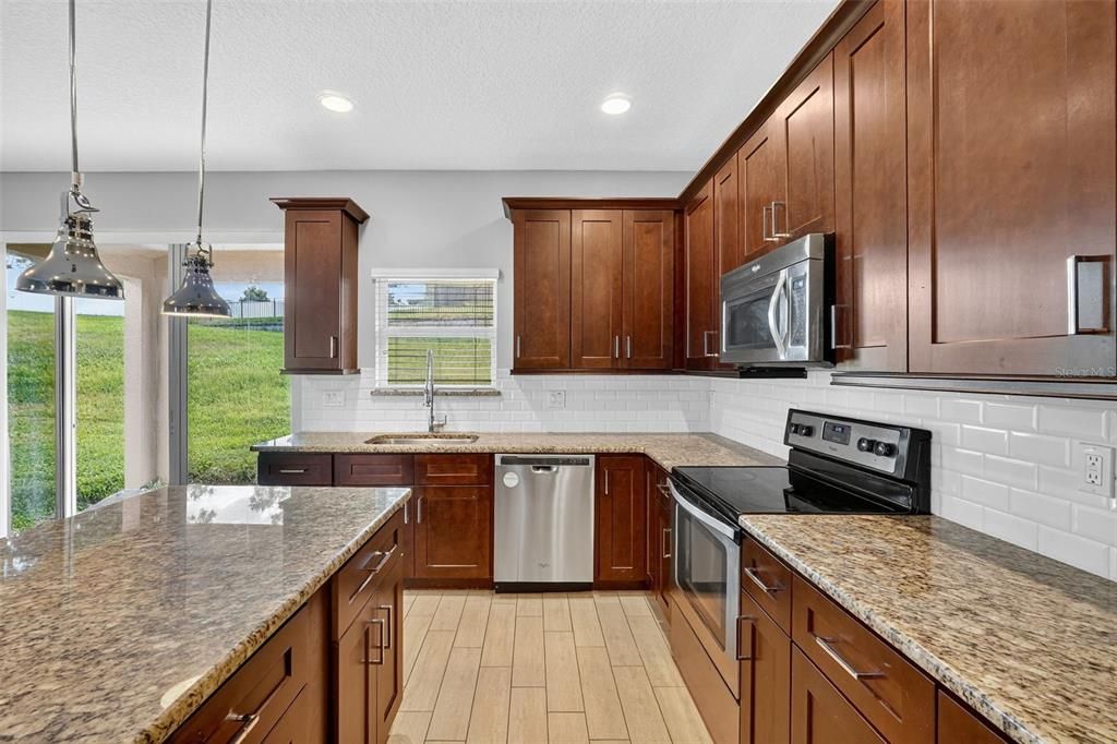 En Venta: $560,000 (4 camas, 3 baños, 2908 Pies cuadrados)