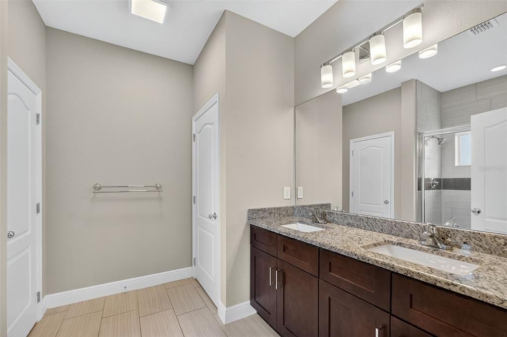 En Venta: $560,000 (4 camas, 3 baños, 2908 Pies cuadrados)