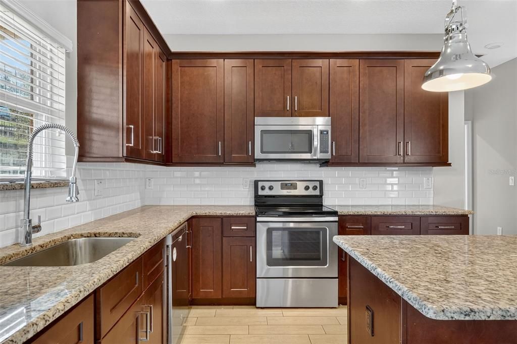 En Venta: $560,000 (4 camas, 3 baños, 2908 Pies cuadrados)