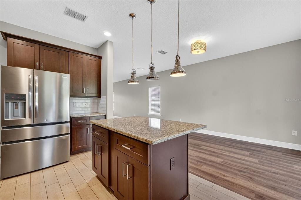 En Venta: $560,000 (4 camas, 3 baños, 2908 Pies cuadrados)