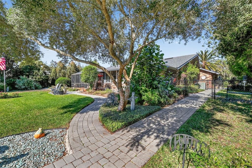 Active With Contract: $575,000 (3 beds, 2 baths, 1949 Square Feet)