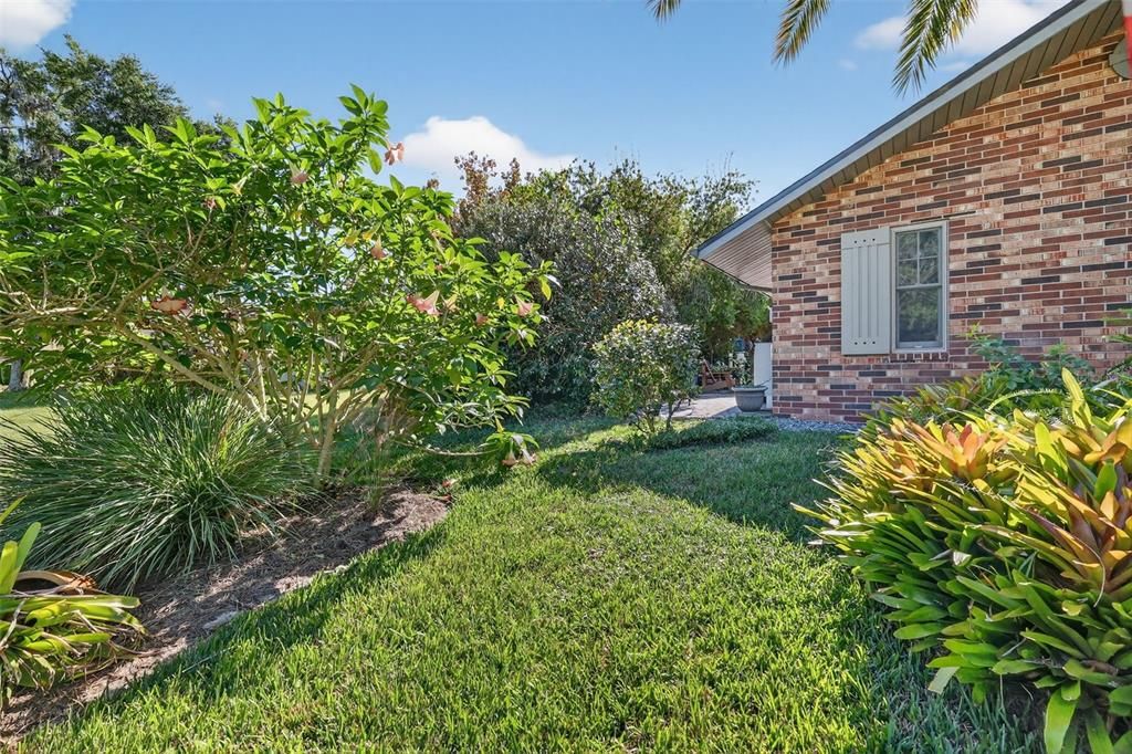 Active With Contract: $575,000 (3 beds, 2 baths, 1949 Square Feet)