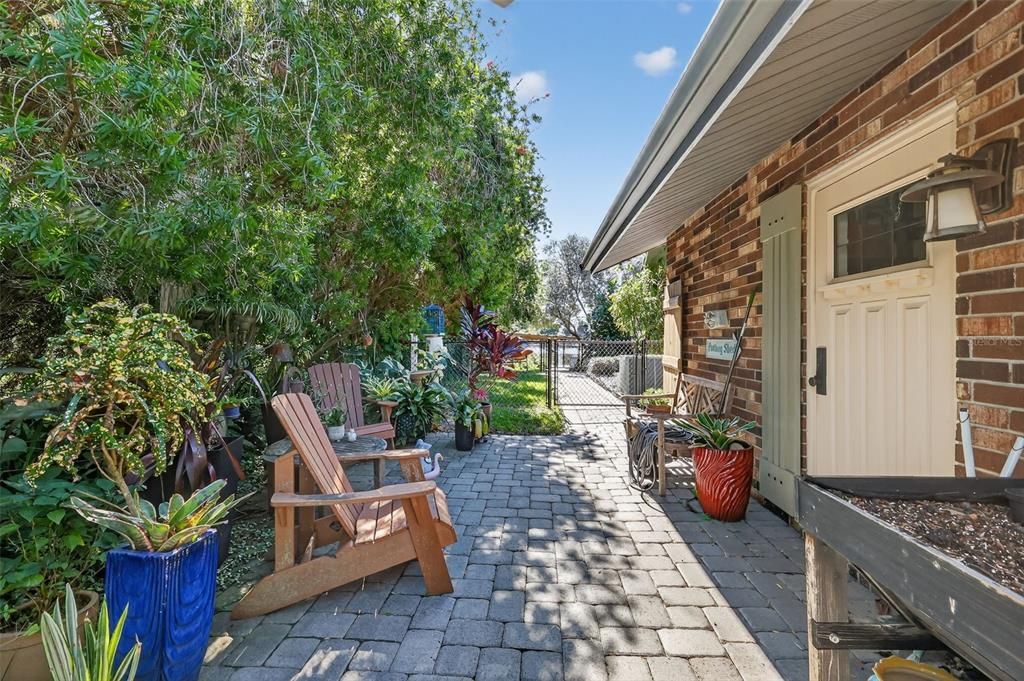 Active With Contract: $575,000 (3 beds, 2 baths, 1949 Square Feet)