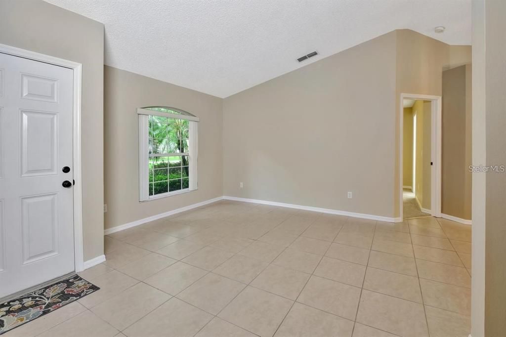 For Rent: $2,500 (3 beds, 2 baths, 1459 Square Feet)