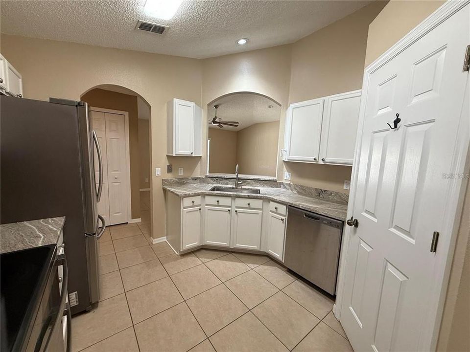 For Rent: $2,500 (3 beds, 2 baths, 1459 Square Feet)