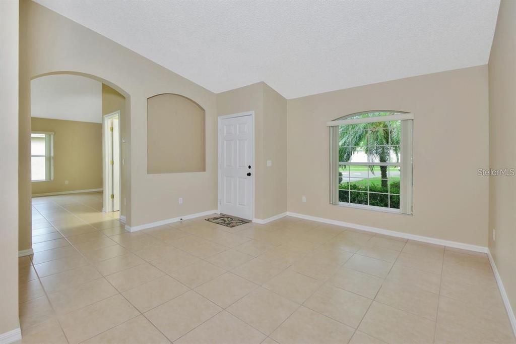 For Rent: $2,500 (3 beds, 2 baths, 1459 Square Feet)