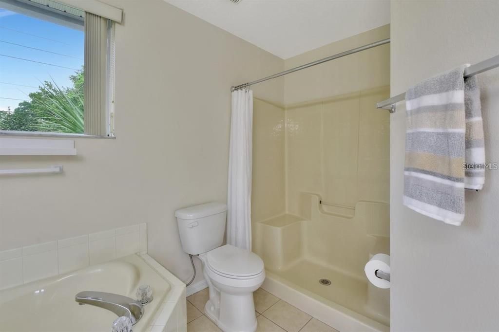 For Rent: $2,500 (3 beds, 2 baths, 1459 Square Feet)