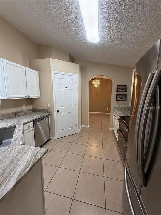For Rent: $2,500 (3 beds, 2 baths, 1459 Square Feet)