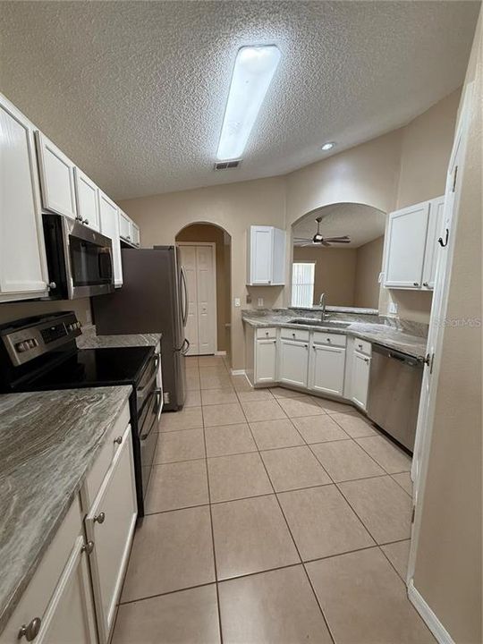 For Rent: $2,500 (3 beds, 2 baths, 1459 Square Feet)