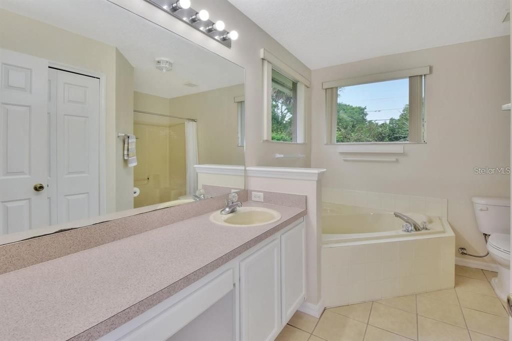 For Rent: $2,500 (3 beds, 2 baths, 1459 Square Feet)