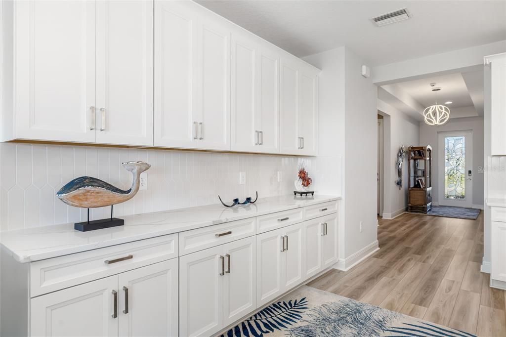 Activo con contrato: $650,000 (3 camas, 2 baños, 2336 Pies cuadrados)