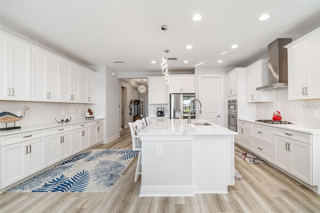 Activo con contrato: $650,000 (3 camas, 2 baños, 2336 Pies cuadrados)