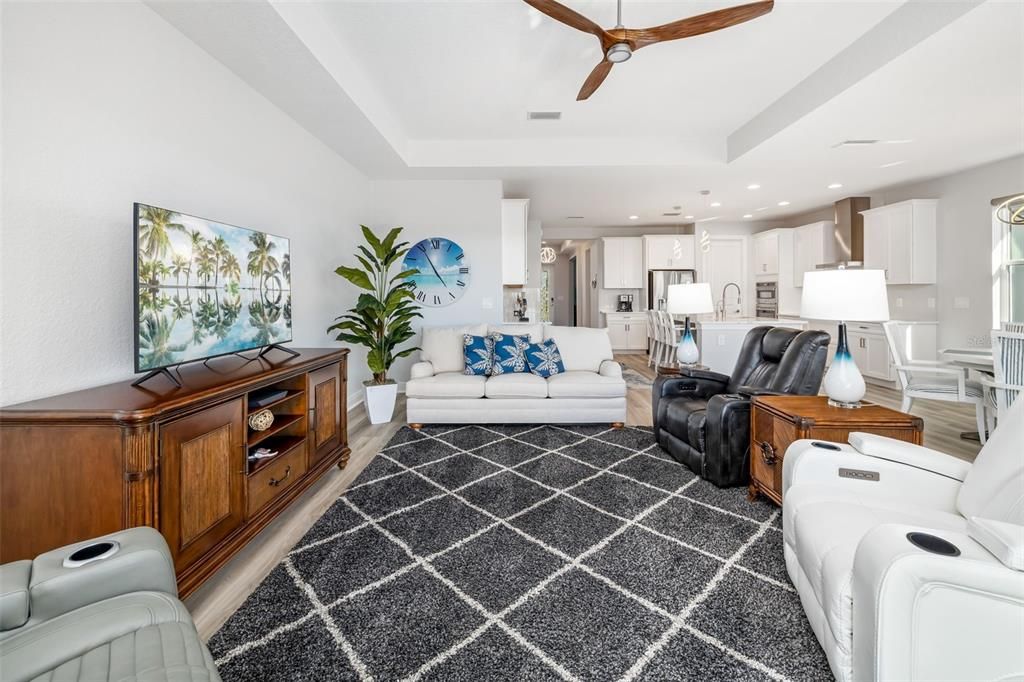 Activo con contrato: $650,000 (3 camas, 2 baños, 2336 Pies cuadrados)