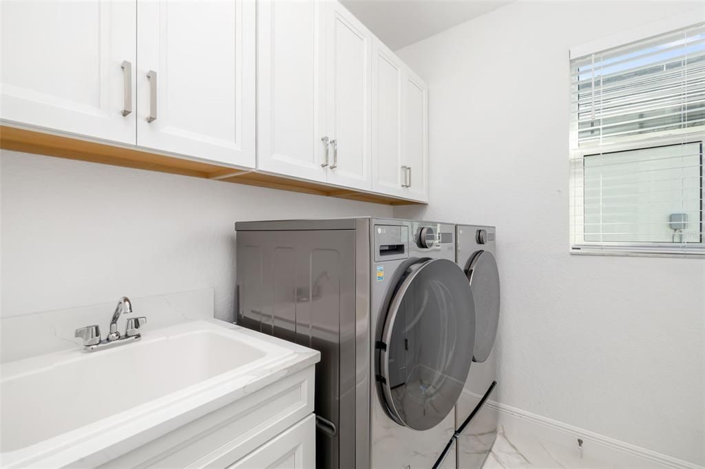 Activo con contrato: $650,000 (3 camas, 2 baños, 2336 Pies cuadrados)