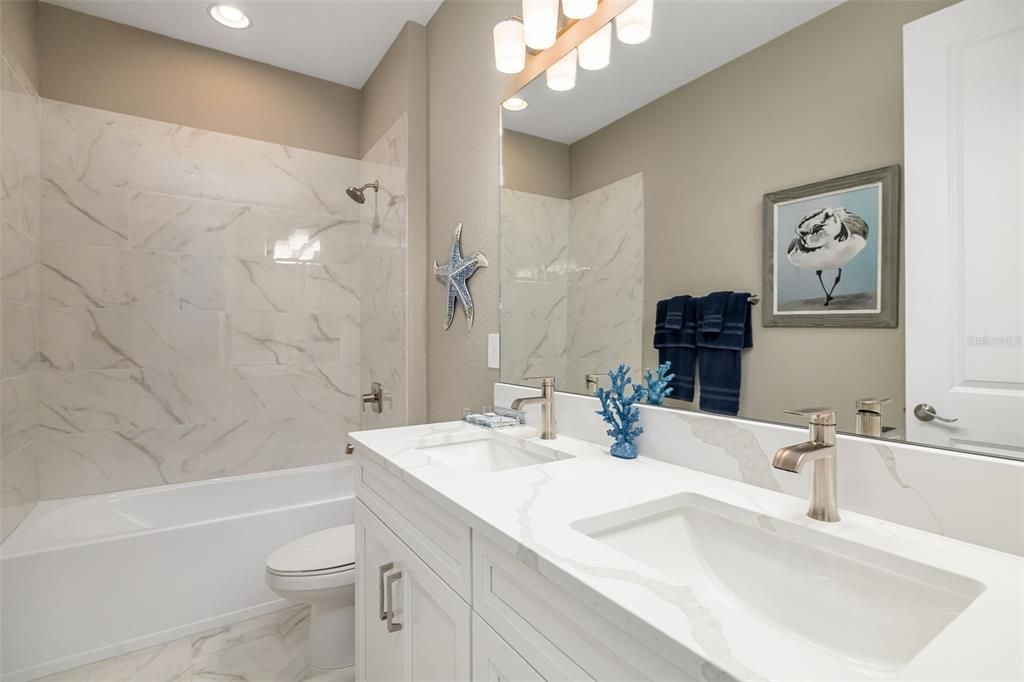 Activo con contrato: $650,000 (3 camas, 2 baños, 2336 Pies cuadrados)