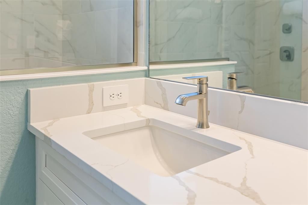 Activo con contrato: $650,000 (3 camas, 2 baños, 2336 Pies cuadrados)