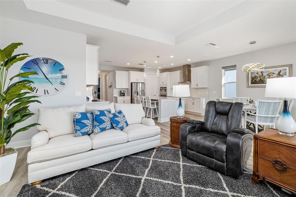 Activo con contrato: $650,000 (3 camas, 2 baños, 2336 Pies cuadrados)