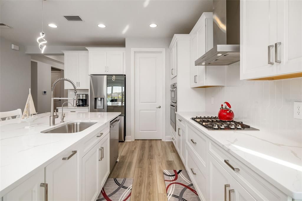 Activo con contrato: $650,000 (3 camas, 2 baños, 2336 Pies cuadrados)