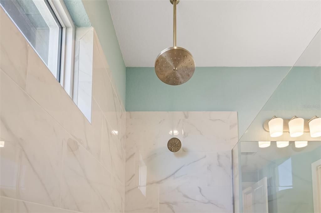 Activo con contrato: $650,000 (3 camas, 2 baños, 2336 Pies cuadrados)