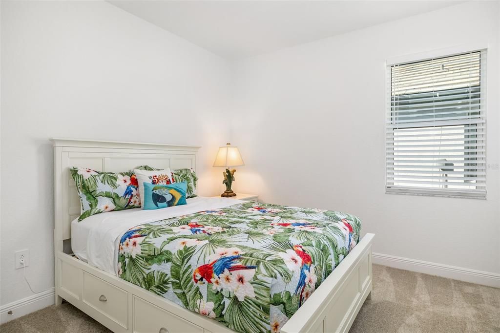 Activo con contrato: $650,000 (3 camas, 2 baños, 2336 Pies cuadrados)