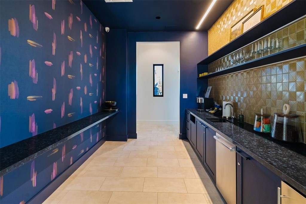 Activo con contrato: $650,000 (3 camas, 2 baños, 2336 Pies cuadrados)