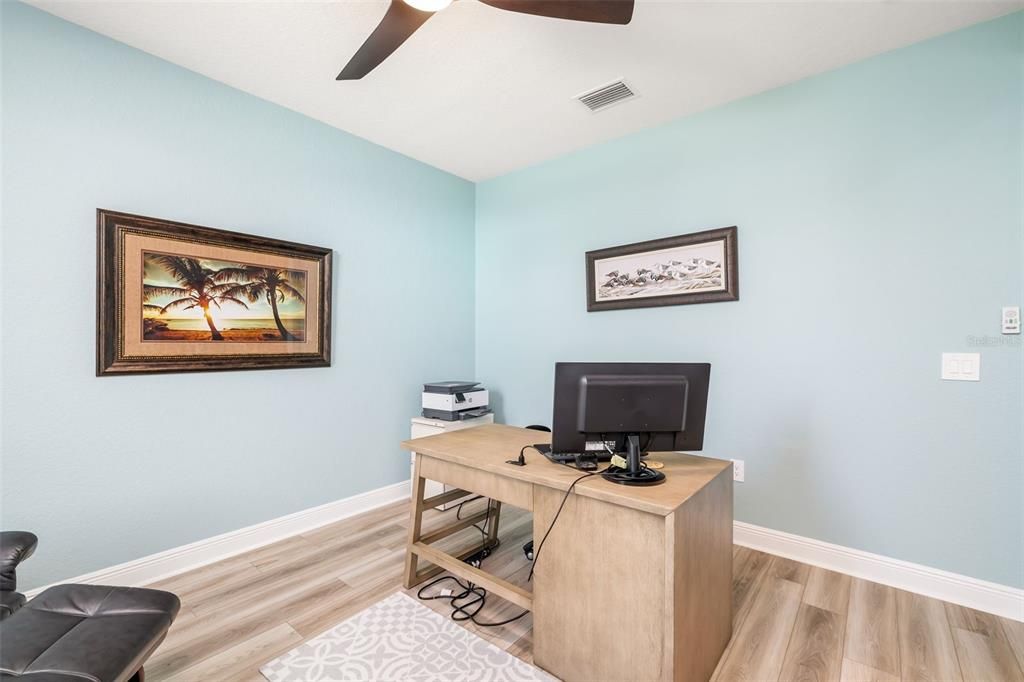 Activo con contrato: $650,000 (3 camas, 2 baños, 2336 Pies cuadrados)