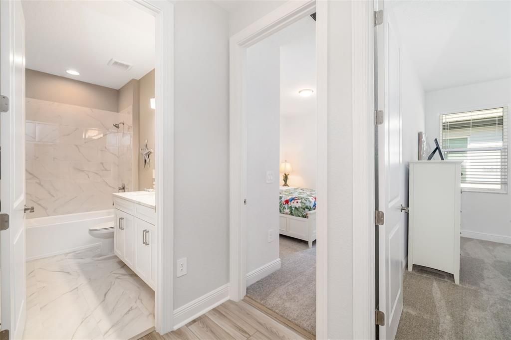 Activo con contrato: $650,000 (3 camas, 2 baños, 2336 Pies cuadrados)