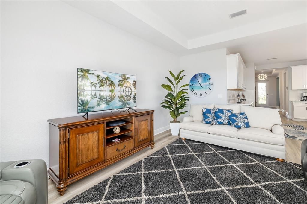 Activo con contrato: $650,000 (3 camas, 2 baños, 2336 Pies cuadrados)