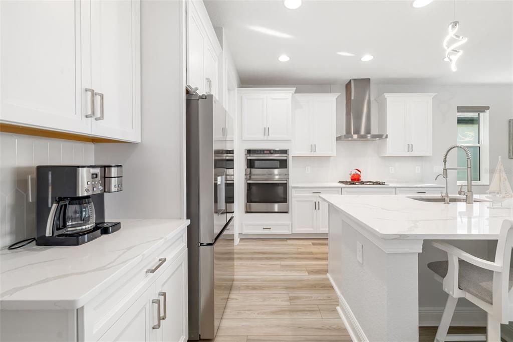 Activo con contrato: $650,000 (3 camas, 2 baños, 2336 Pies cuadrados)