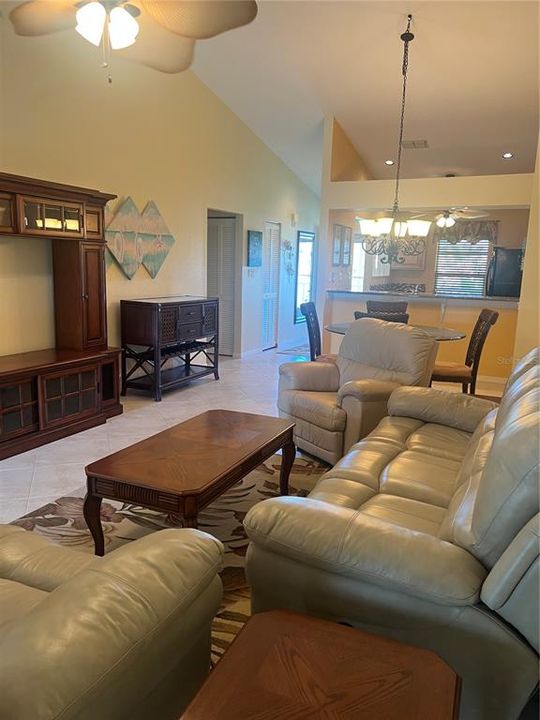 For Sale: $279,900 (2 beds, 2 baths, 1120 Square Feet)