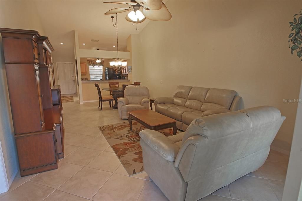 For Sale: $279,900 (2 beds, 2 baths, 1120 Square Feet)
