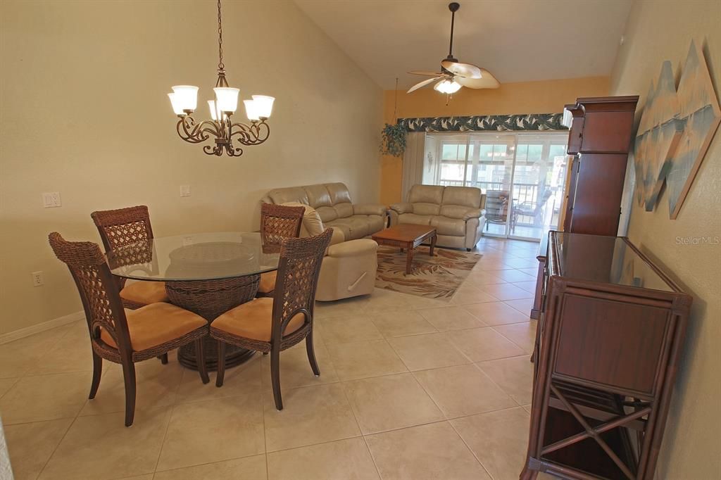 For Sale: $279,900 (2 beds, 2 baths, 1120 Square Feet)