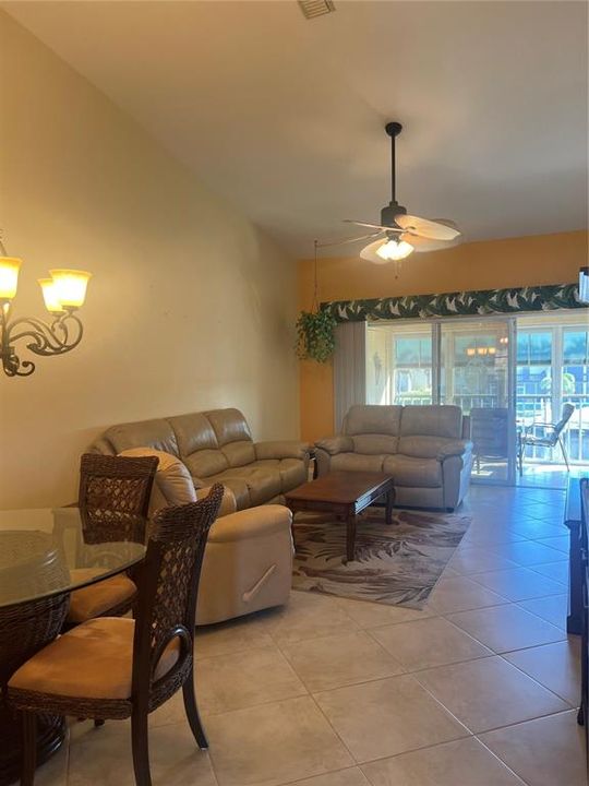 For Sale: $279,900 (2 beds, 2 baths, 1120 Square Feet)
