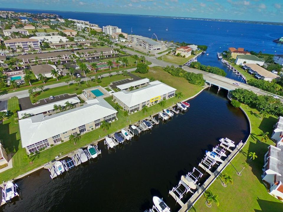 For Sale: $279,900 (2 beds, 2 baths, 1120 Square Feet)