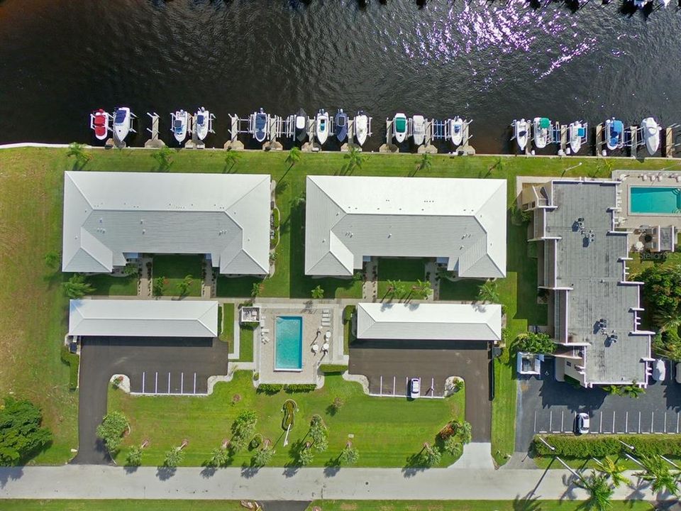 For Sale: $279,900 (2 beds, 2 baths, 1120 Square Feet)