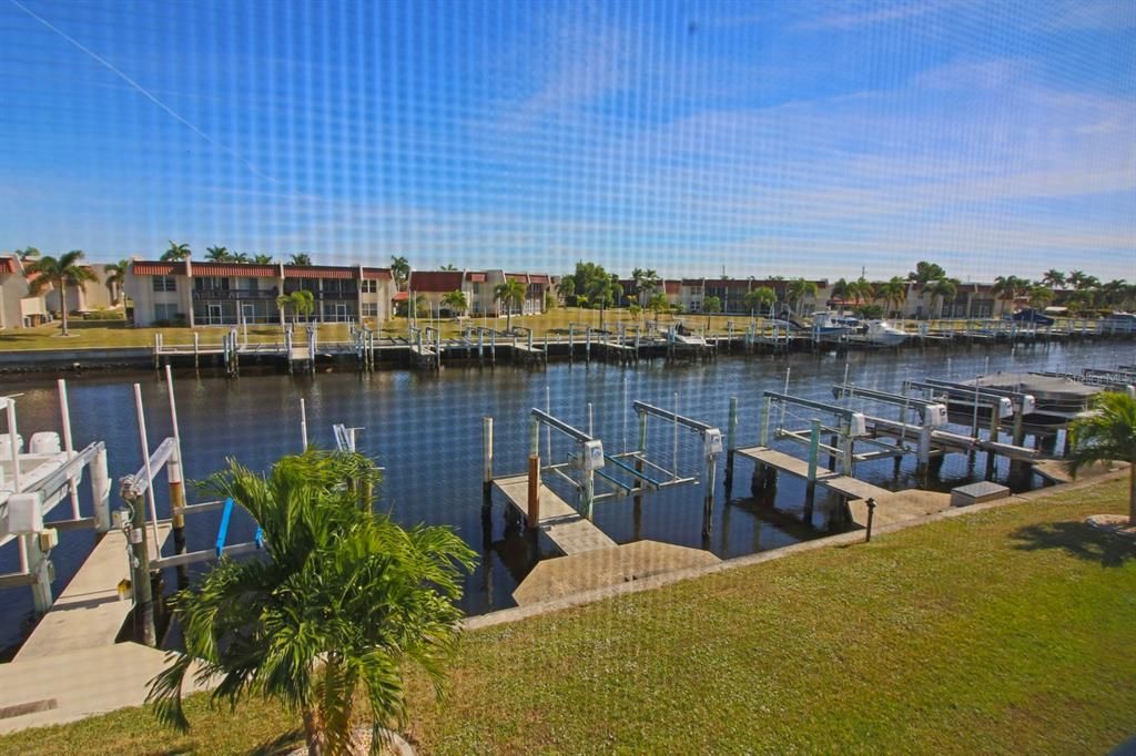 For Sale: $279,900 (2 beds, 2 baths, 1120 Square Feet)