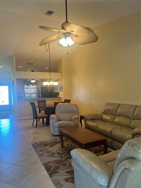 For Sale: $279,900 (2 beds, 2 baths, 1120 Square Feet)