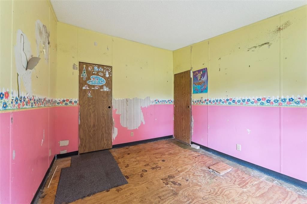 Active With Contract: $350,000 (3 beds, 2 baths, 1608 Square Feet)