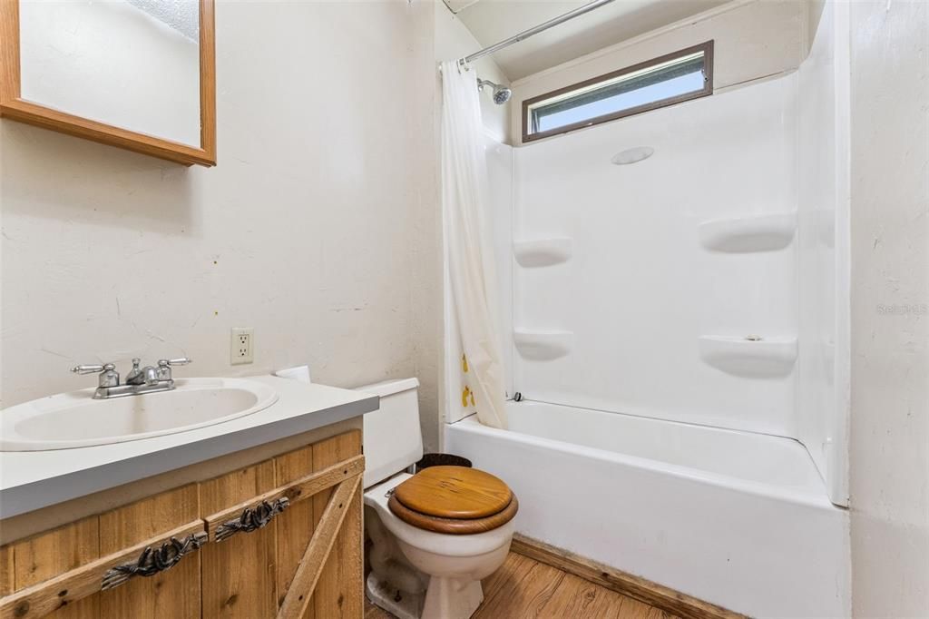 Active With Contract: $350,000 (3 beds, 2 baths, 1608 Square Feet)