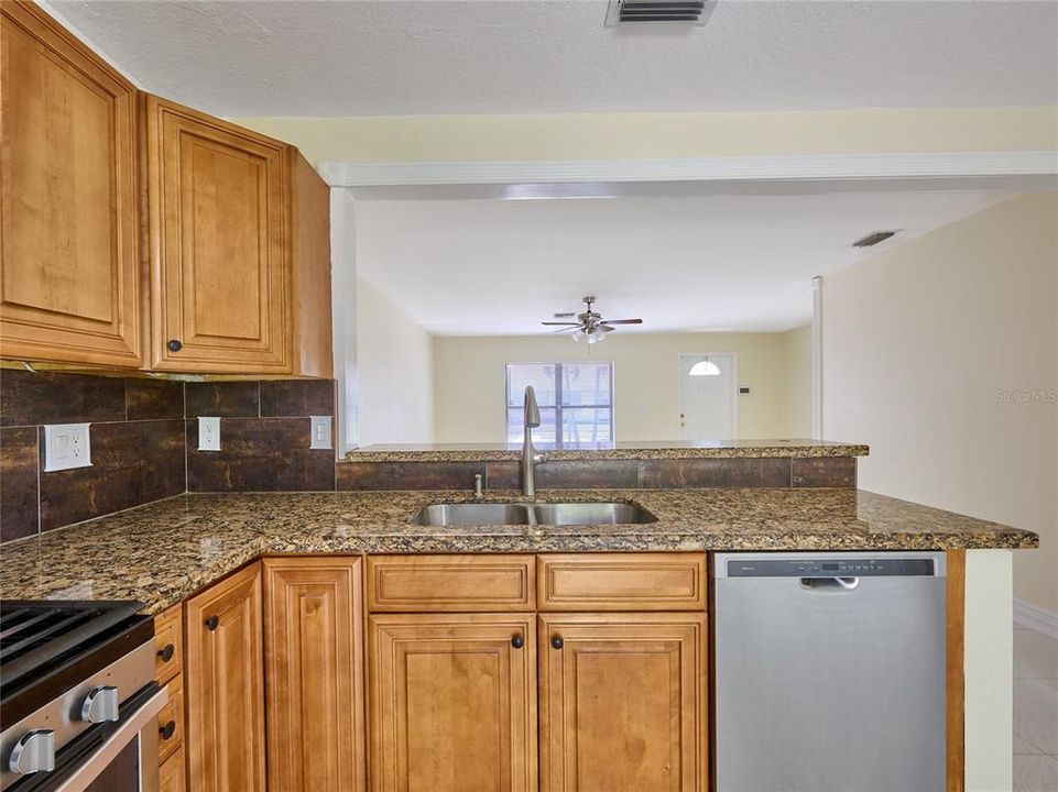 En Venta: $485,000 (3 camas, 2 baños, 1418 Pies cuadrados)