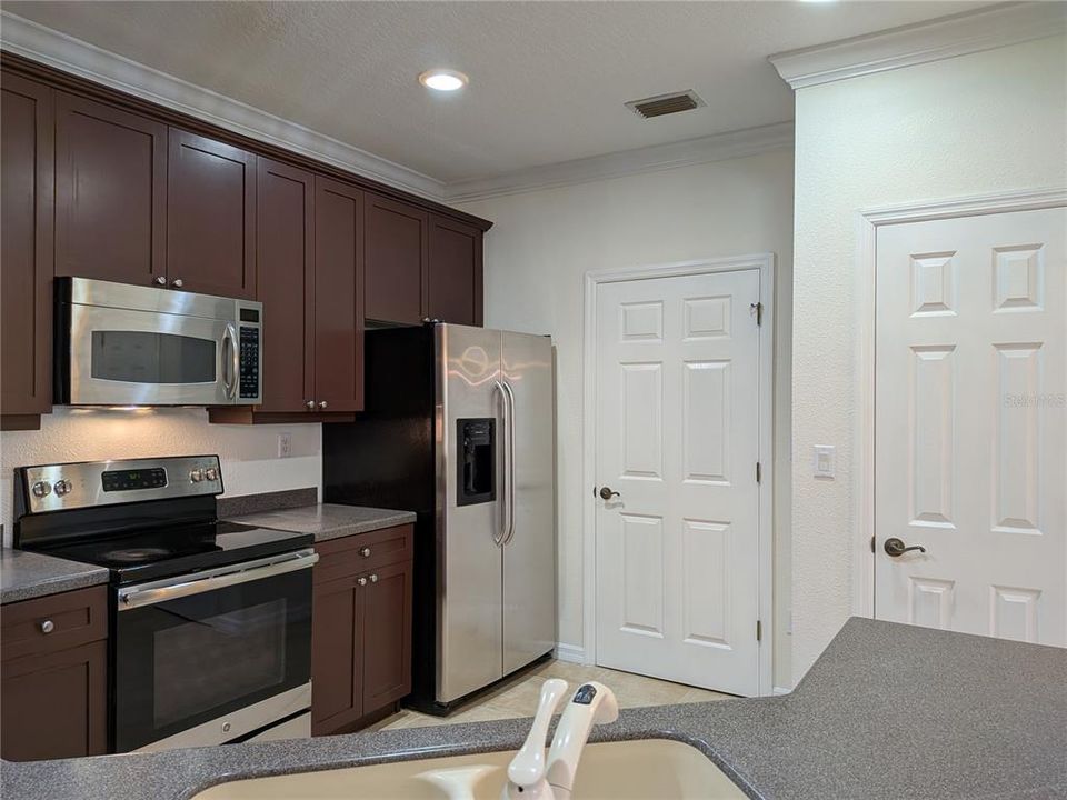 Active With Contract: $2,000 (3 beds, 2 baths, 1442 Square Feet)