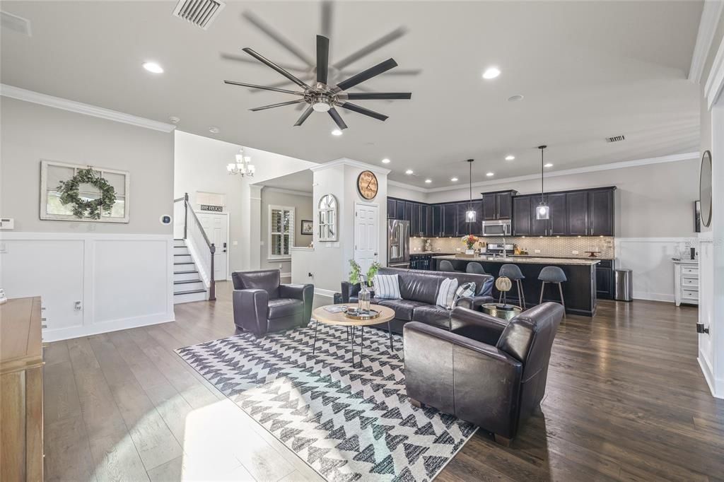 合同活跃: $769,900 (4 贝兹, 3 浴室, 3400 平方英尺)