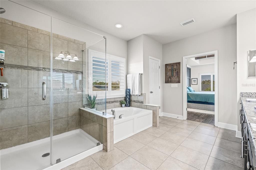 合同活跃: $769,900 (4 贝兹, 3 浴室, 3400 平方英尺)